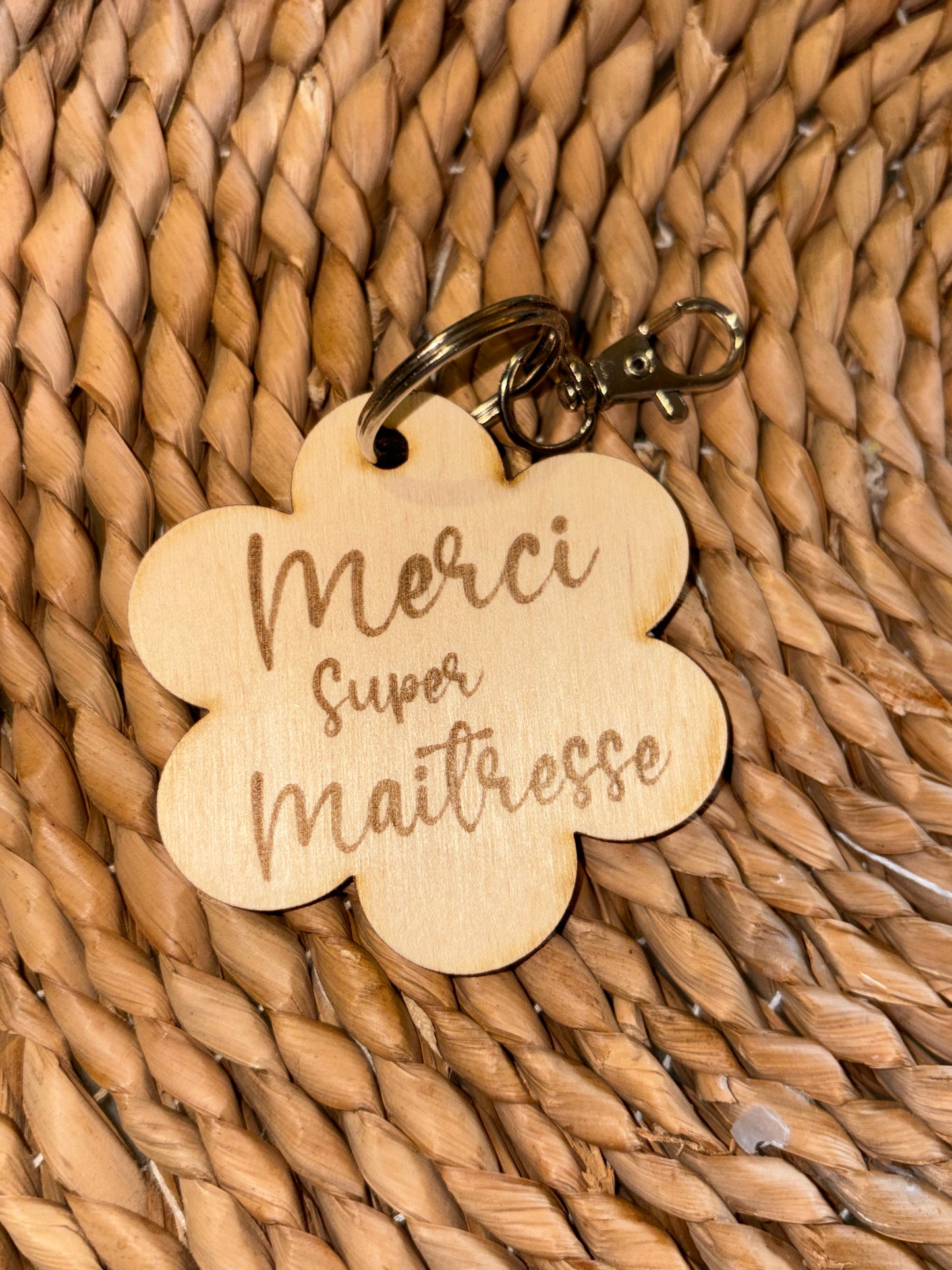 Porte clé maîtresse fleurs